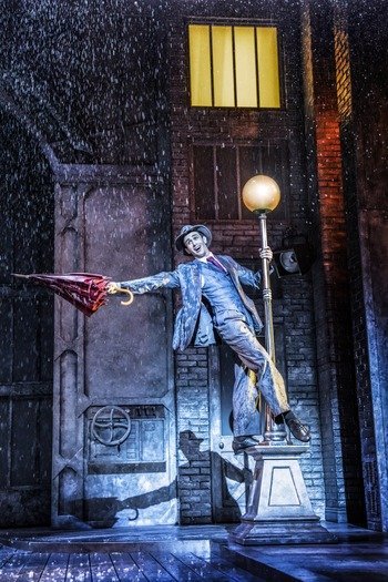 SINGIN' IN THE RAIN. Previous Company. Photo Johan Persson